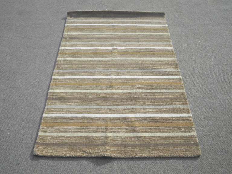 Simply Beautiful Hand-Tufted 4.0x6.0