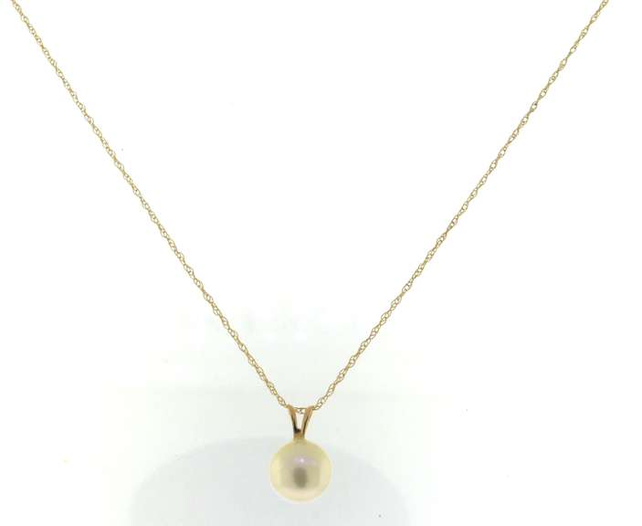 Stunning Pearl Pendant on White Gold Chain
