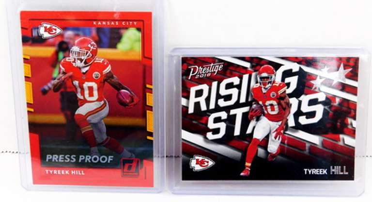 2 Tyreek Hill Football Cards