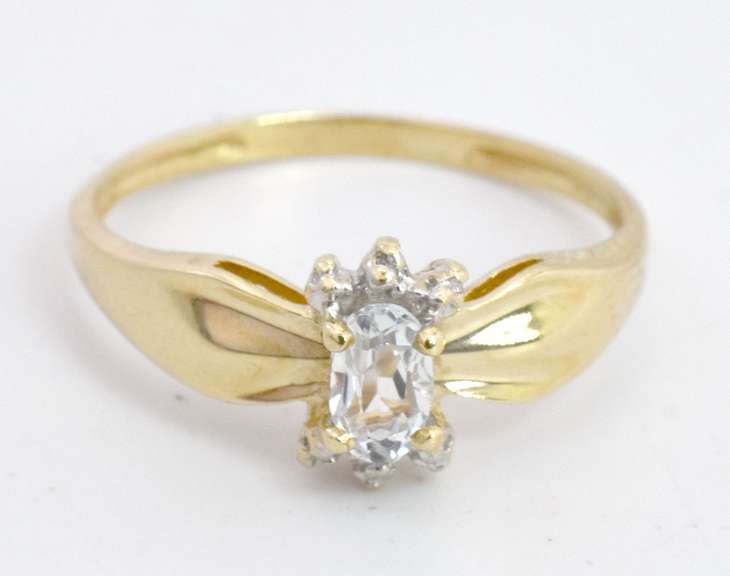 Light Topaz Ring in Gold