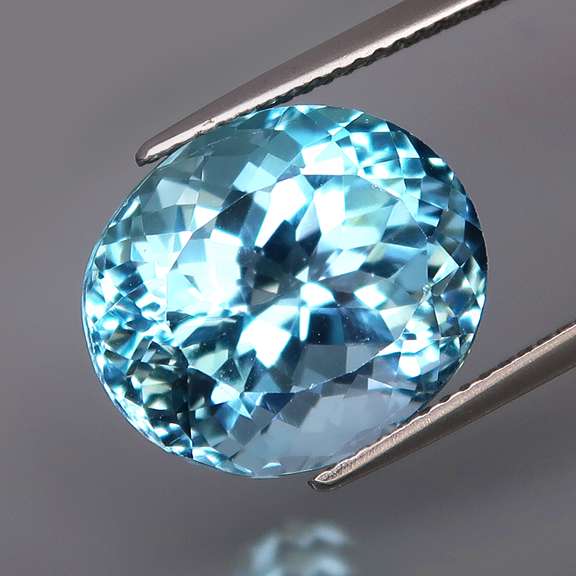 Full sparkle! 15.25ct vivid sky blue Topaz