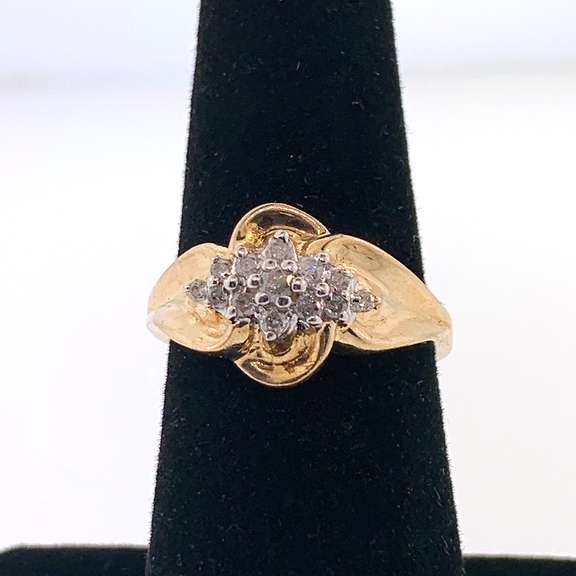 Feminine 10kt Diamond Cluster Ring