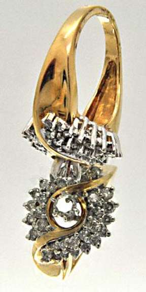 LADIES 14KT YELLOW GOLD DIAMOND CLUSTER RING