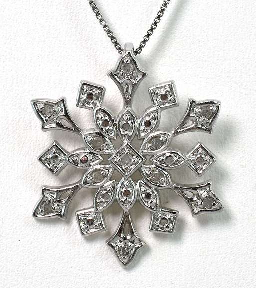 Precious Diamond Snowflake Necklace in Sterling Silver