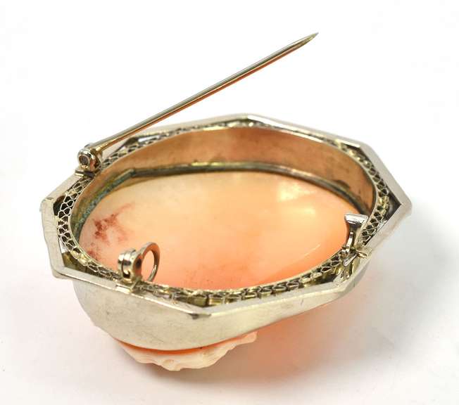 Beautiful Vintage Carved Cameo Brooch in White Gold