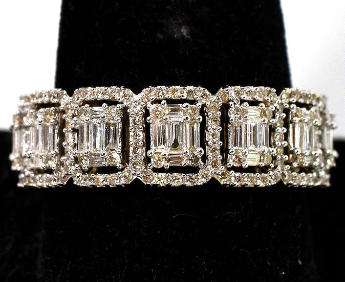 Excellent Diamond Band Ring in Gold