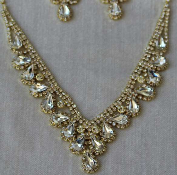 Set Of Fashion Jewelry Neck Lace And Earrings