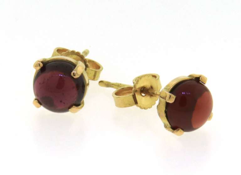 Fantastic 18kt Cabachon Garnet Stud Earrings