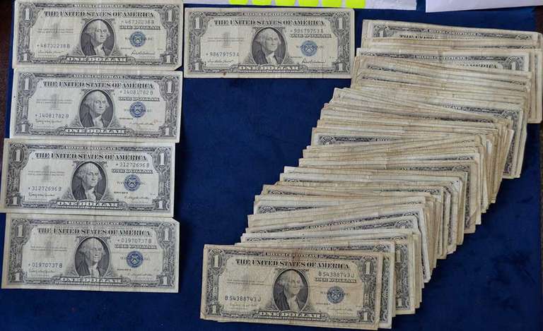 Lot Of 100 Circulated $1 Silver Certificates, Includes 5 Star Notes.