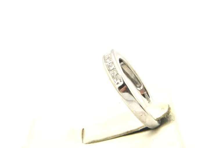 LADIES 14 KT WHITE GOLD DIAMOND BAND