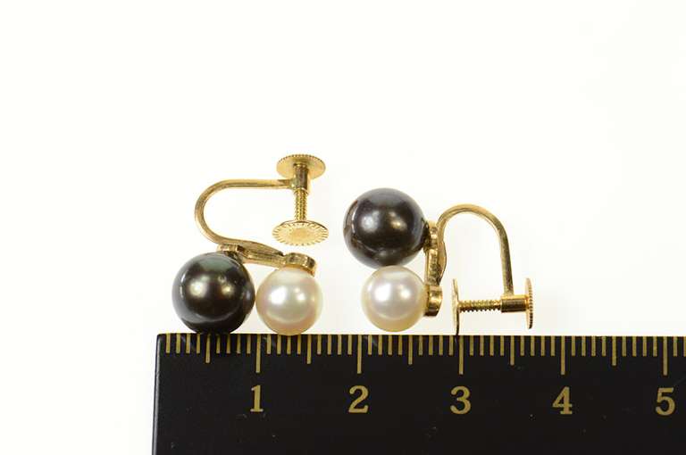 14K Yellow Gold Black & White Pearl Retro Screw Back Earrings