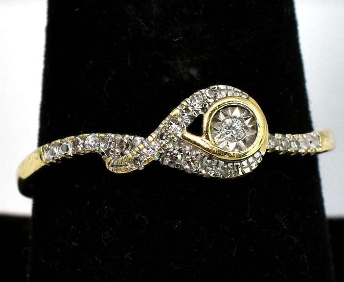 Understated Diamond Chip Ring in Yellow Gold