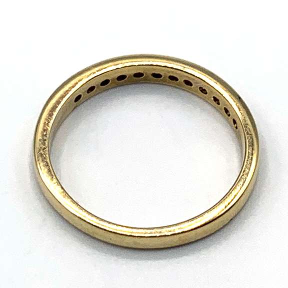 Wonderful 10kt Yellow Gold Diamond Band Ring