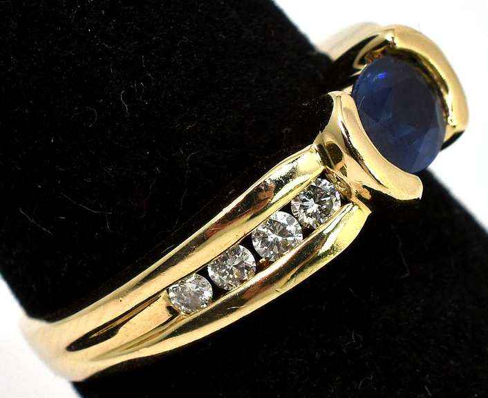 Majestic Sapphire & Diamond Ring in 14KT Yellow Gold