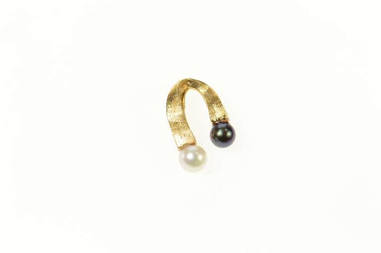 14K Yellow Gold Black & White Pearl Curved Arch Pendant