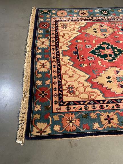 Stunning Caucasian Design 5x8