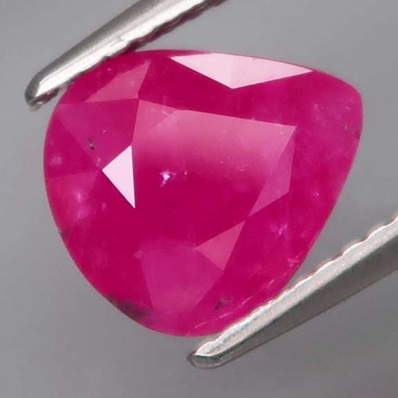 Heated only! 2.90ct violet red Ruby