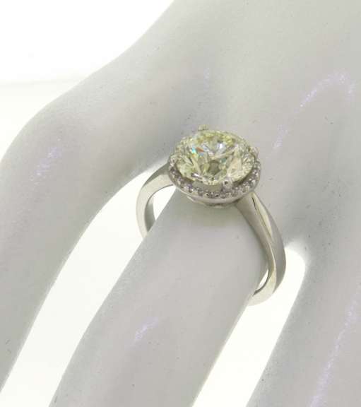 Captivating White Gold 3cts Diamond Halo Engagement Ring