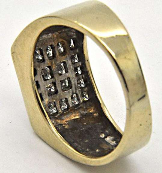 MEN'S 14KT GOLD AND DIAMOND RING.