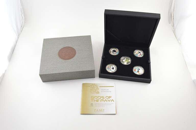 (4) 2015 Niue $2 (1) 2015 Guatemala 1 Quetzal Silver 5 Coin Set Box