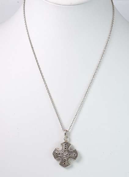 Detailed Cross Necklace in Sterling Silver