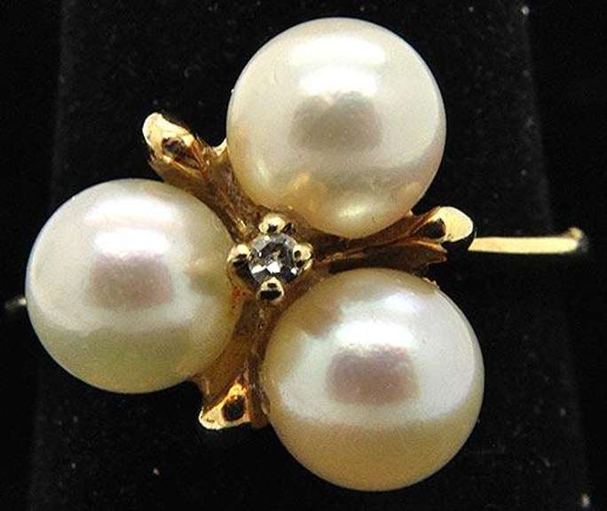 Vintage Diamond & Pearl Ring in 10kt Gold