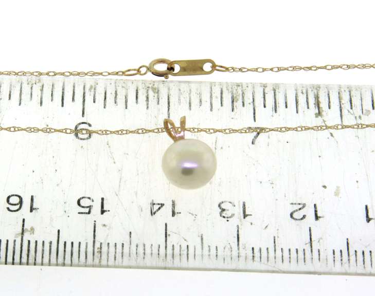 Stunning Pearl Pendant on White Gold Chain