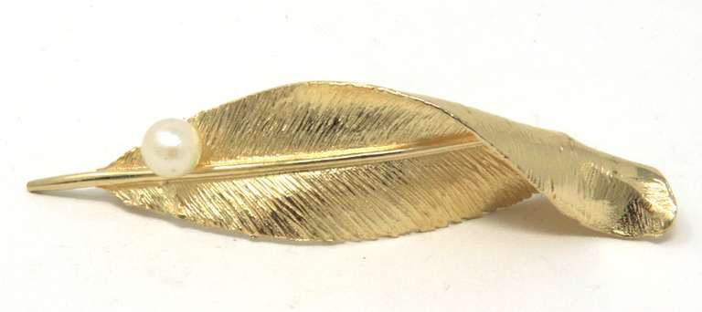 Handsome Textured Feather Pin with 5.75mm Pearl