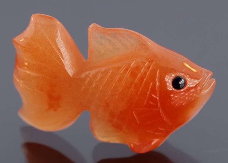 Adorable 17.54ct Agate and Sapphire fish carving