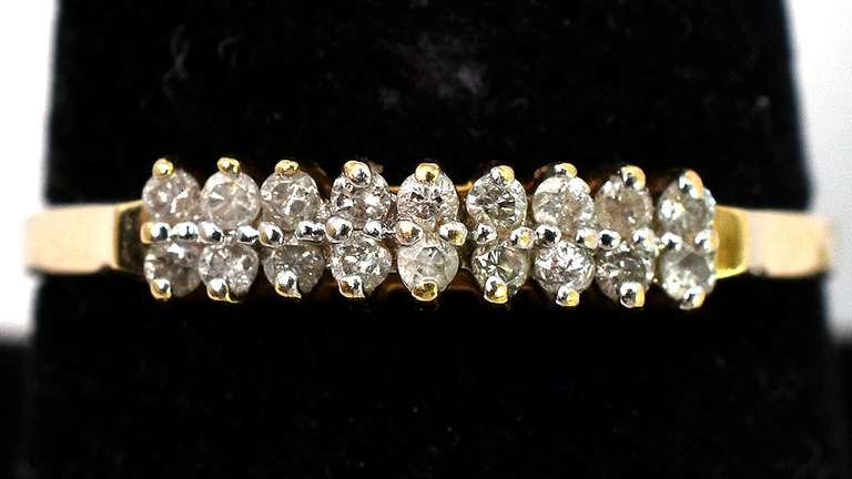 Glistening 0.14CTW Diamond Ring in Yellow Gold