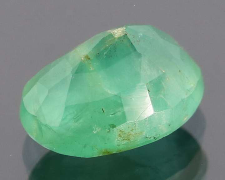 Fantastic color! 2.75ct rich green Colombian Emerald