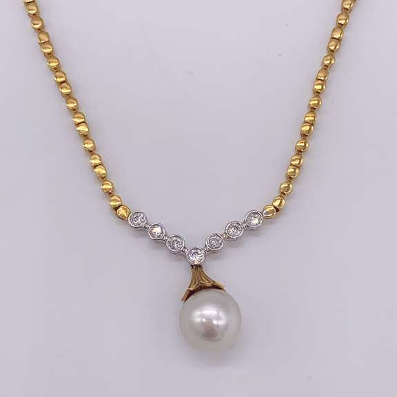 Stunning 18kt Gold, Pearl, & Diamond Pendant Necklace