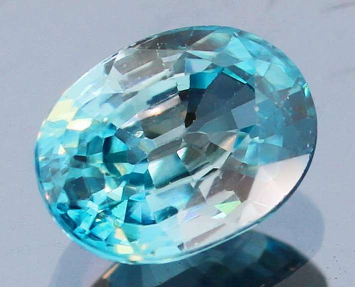 Glittering 2.96ct diamond luster blue Zircon