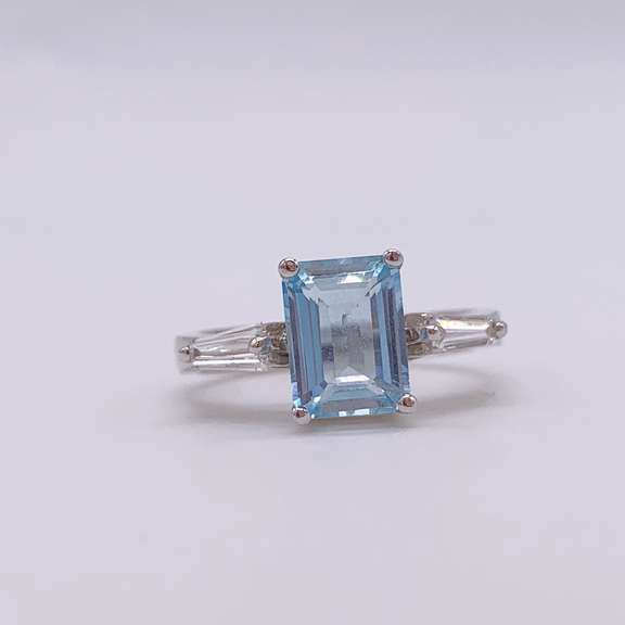 14kt Gold, Aquamarine, & Diamond Ring
