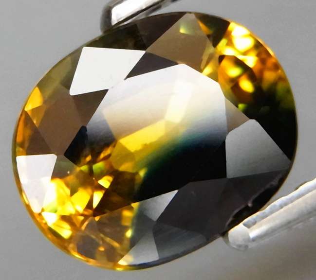 Rare bi-color 1.95ct blue and yellow Sapphire