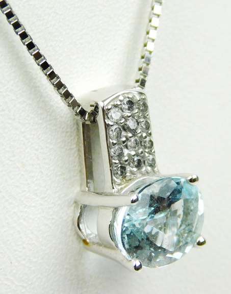 Elegant 14K Aquamarine & Diamonds Necklace