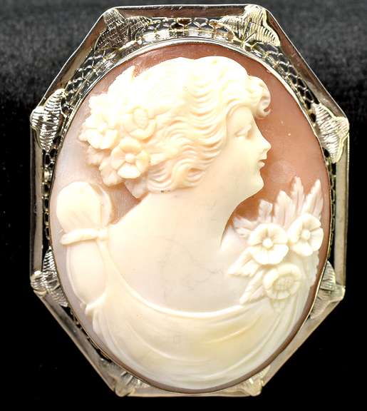 Beautiful Vintage Carved Cameo Brooch in White Gold