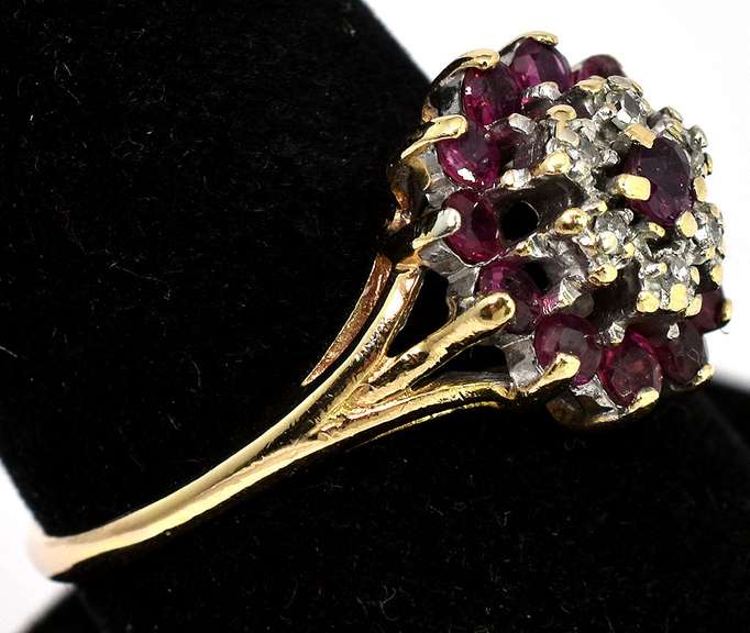Lovely Vintage Ruby & Diamond Ring in 14KT Yellow Gold
