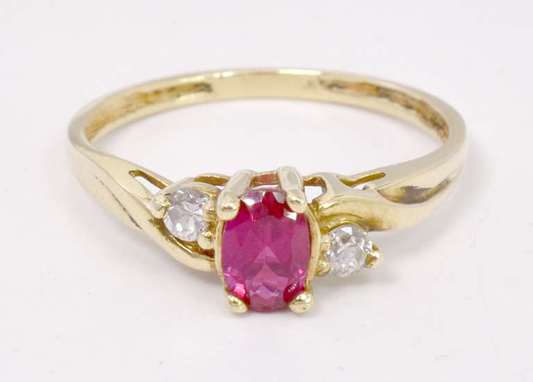 Vintage Ruby Ring in Yellow Gold