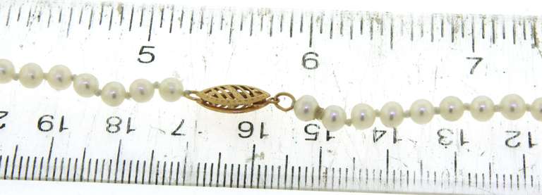 White Fresh Water Pearl Necklace w Gold Clasp
