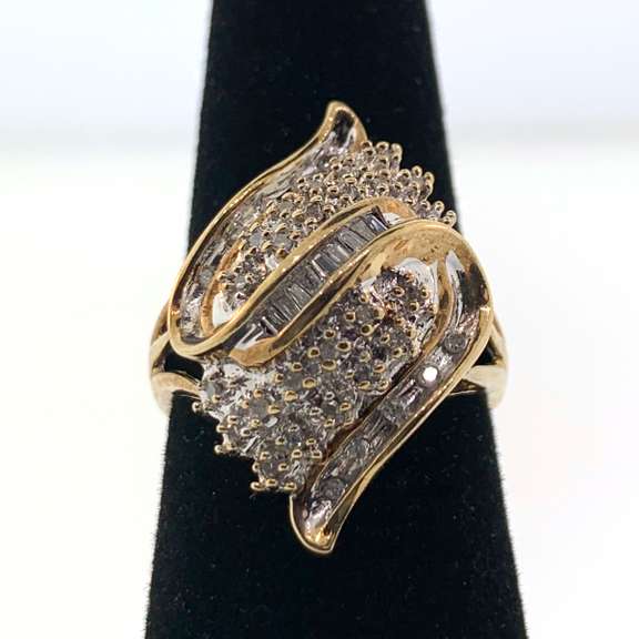 Retro 10kt Yellow Gold and Diamond Ring
