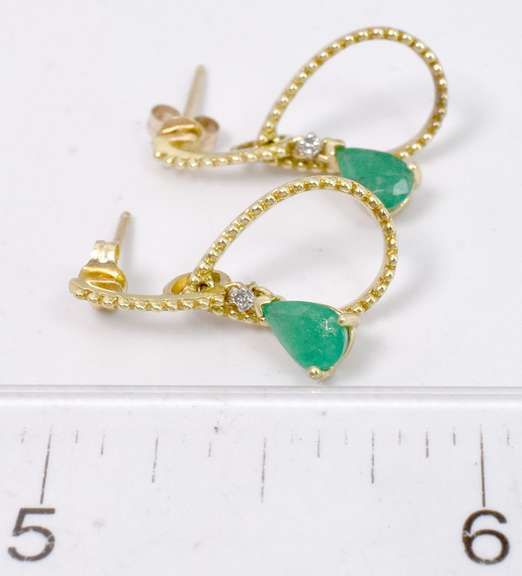 Emerald Earrings in Yellow Gold