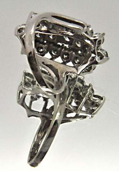 LADIES 14KT WHITE GOLD CLUSTER RING