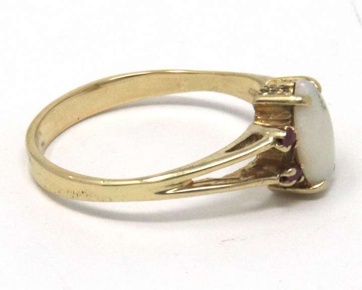 Beautiful Yellow Gold Marquise Opal Ring