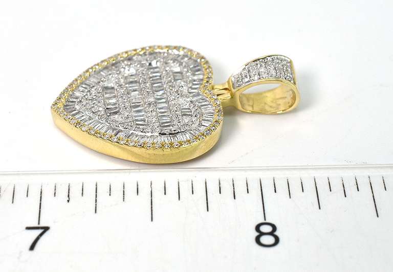 Flashy Diamond Heart Pendant in Gold