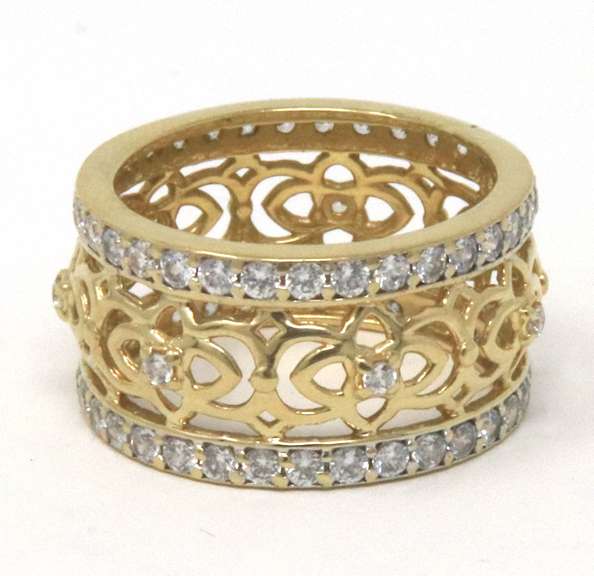 Wonderful 18kt CZ Fret Work Floral Ring