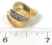 Elegant 1/4CTW Diamond Leaves Ring in 14KT Yellow Gold