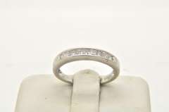 LADIES 14 KT WHITE GOLD DIAMOND BAND