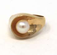 Fantastic Yellow Gold Pearl Ring
