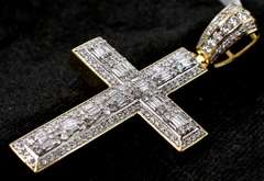 Gorgeous Diamond Cross in Gold